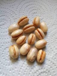 من أسمائها المتداولة: نخيل الكناري، نخيل البلح الكناري، نخيل جزر الكناري، Canary Island Date Palm، Pineapple Palm